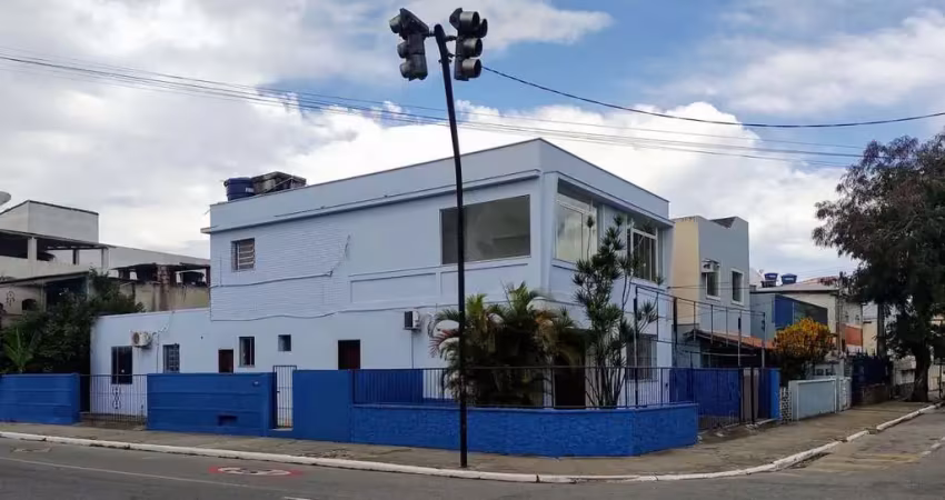 Casa com 2 quartos para alugar no Centro, Macaé 