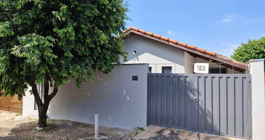 Casa 02 dormitórios com quintal amplo disponível para locação em Bady Bassit/SP