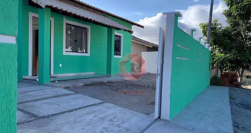 Casa com 2 dormitórios à venda, 60 m² por R$ 400.000 - Jacaroá - Maricá/RJ