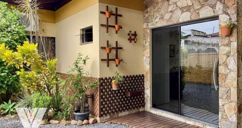 Casa com 3 dormitórios, sendo 1 suíte, 230 m² - venda por R$ 850.000  - Água Verde - Blumenau/SC