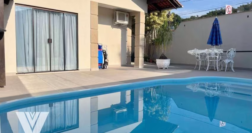 Casa com 3 dormitórios à venda, 220 m² por R$ 1.200.000,00 - Velha - Blumenau/SC