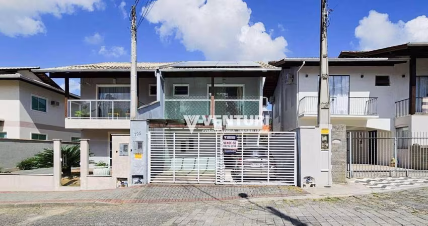 Casa com 3 dormitórios à venda, sendo 1 suíte com sacada, 130 m² por R$ 820.000 - Velha - Blumenau/SC