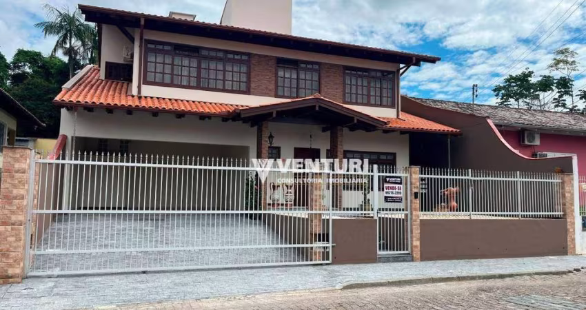 Casa com 3 dormitórios à venda, sendo 1 suíte com hidromassagem, por R$ 1.800.000 - Velha - Blumenau/SC