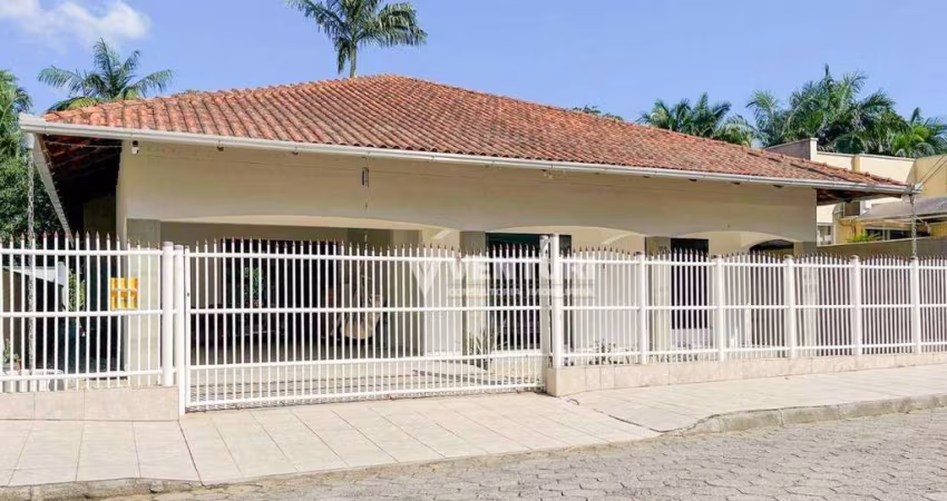 Casa com 3 dormitórios, sendo 2 suítes à venda, 182 m² por R$ 780.000 - Salto Weissbach - Blumenau/SC