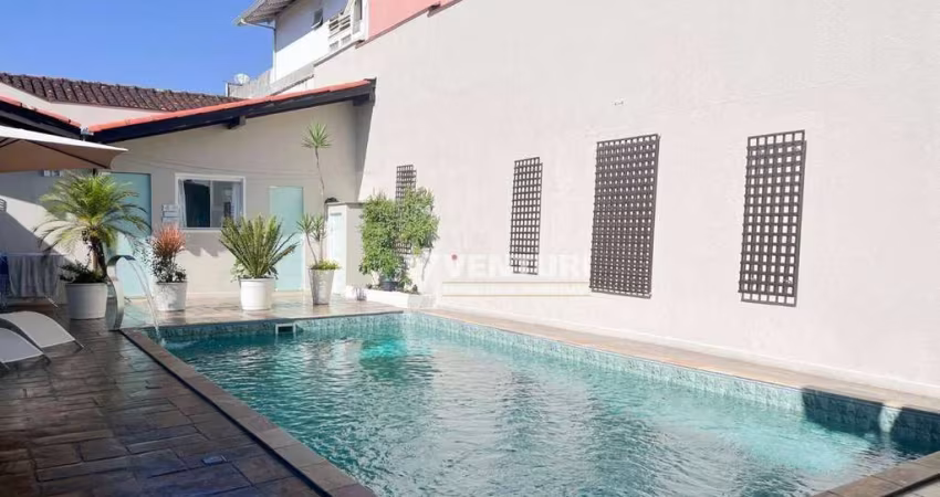 Casa com 4 dormitórios, sendo 1 suíte máster com hidromassagem à venda, 213 m² por R$ 1.300.000 - Velha - Blumenau/SC