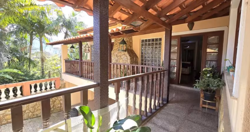 Casa tipo para venda em barreiro com 5 quartos, sendo 3 suítes, 465m²