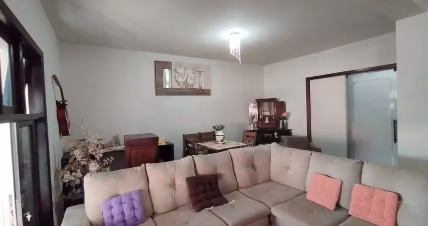 Casa tipo para venda com 7 quartos, sendo 2 suítes, 410m²