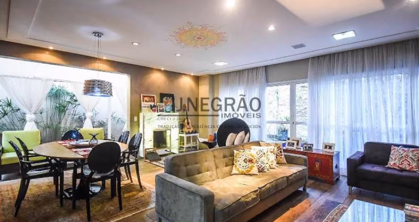 Casa em Condomínio de Alto Padrão com 3 Quartos e 2 Suítes em Moema - São Paulo-SP: 224m², 4 Vagas, 3 Salas, 4 Banheiros!