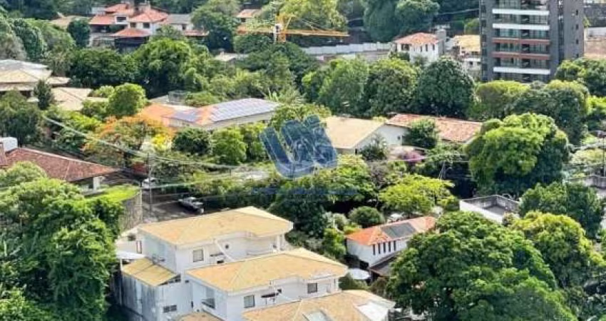 Terreno em condominio 1.400m2 com 3 Casas Triplex Alto Padrão à Venda em Condomínio no Horto Florestal