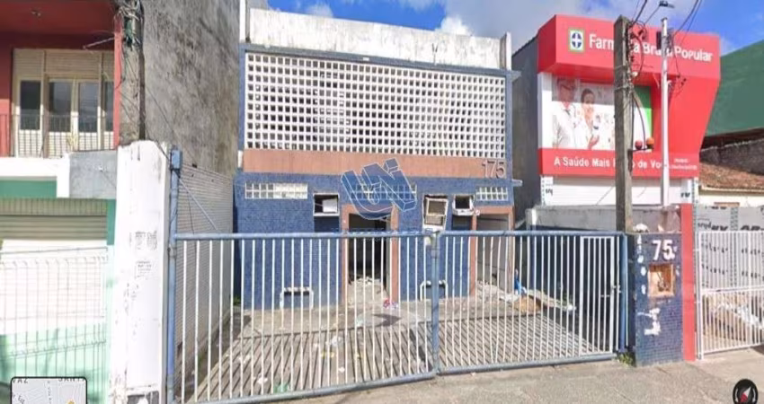 Imóvel comercial com 369,03 m2 no IAPI Frente de Rua.