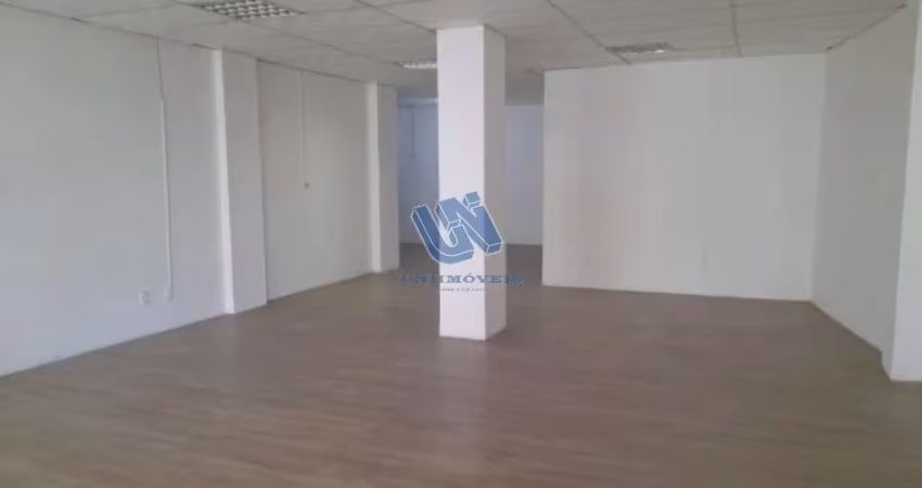 Sala comercial com banheiro privativo 128m2 no Costa Azul