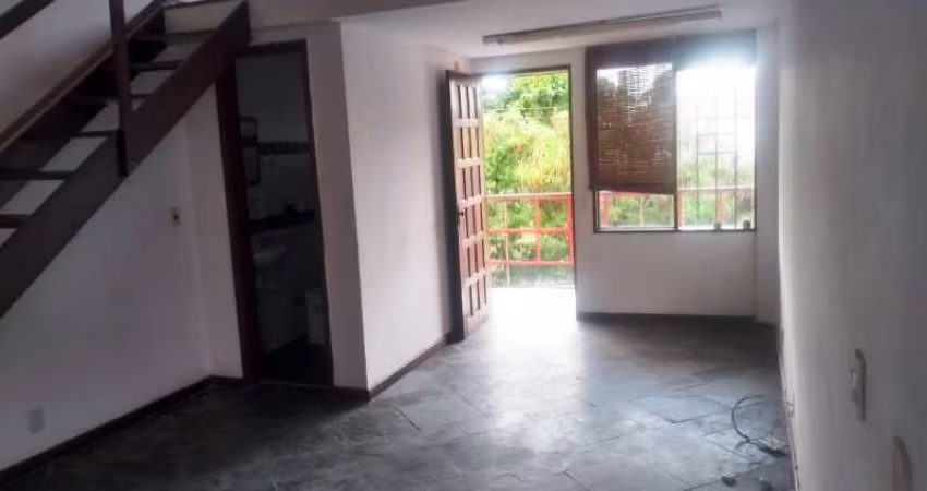 Sala comercial com mezanino para alugar no Itaigara com 33,50m2