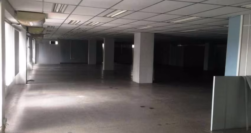 Sala comercial com 350m2 para alugar no Caminho das Árvores