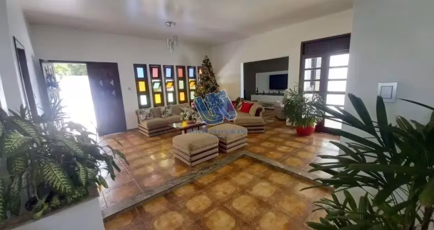 Casa 280m2 de área construída no Itaigara