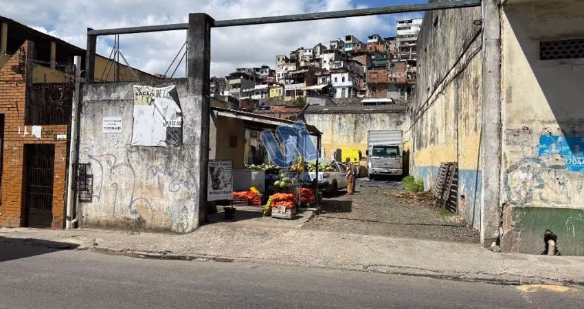 Terreno com 120m2 de área total na Calçada