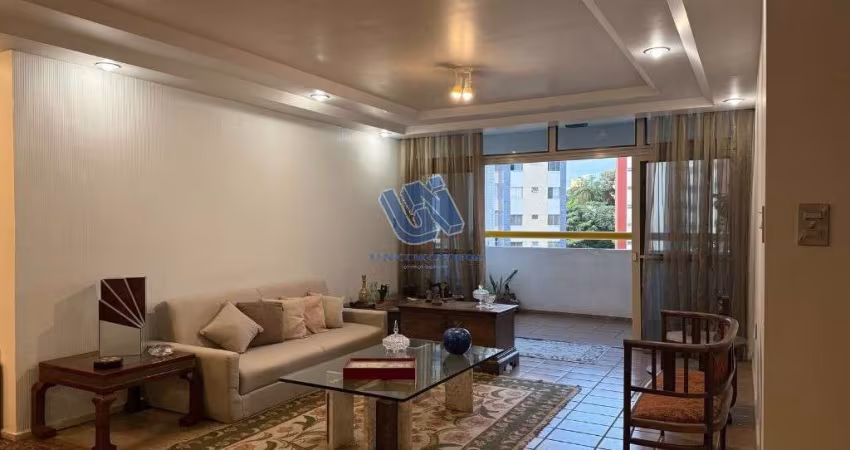 Apartamento amplo 4 quartos (sendo 2 suítes) nascente com varanda em rua plana para Venda no Alto do Itaigara