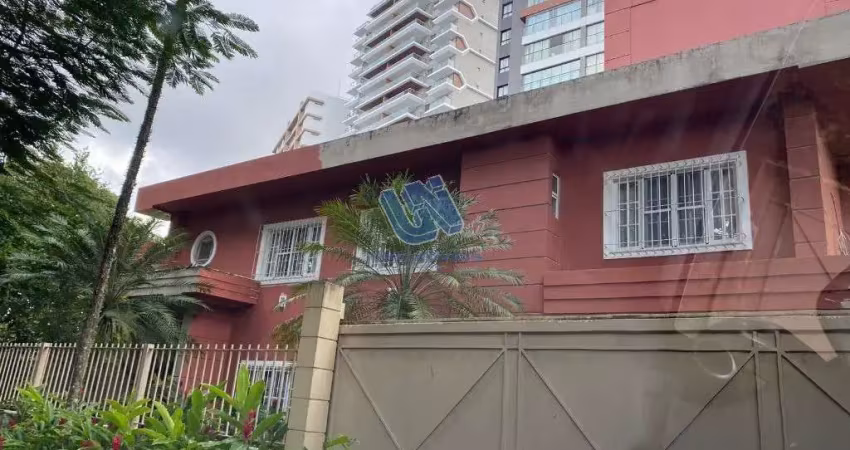 Casa com 5 quartos suítes com 429m2 de área construída no horto florestal