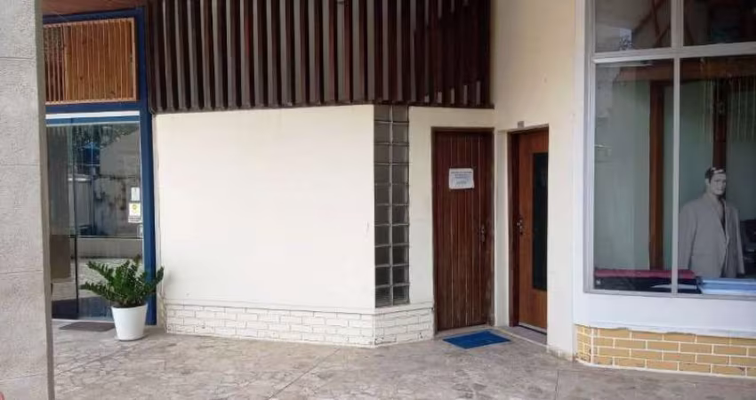 Sala comercial com mezanino 48m2 no Rio Vermelho