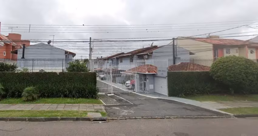 Lindo sobrado em condomínio fechado, com 03 quartos, no uberaba.