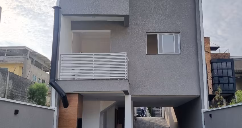 Sobrado novo de 3 dormitórios e 5 vagas em Laranjeiras !