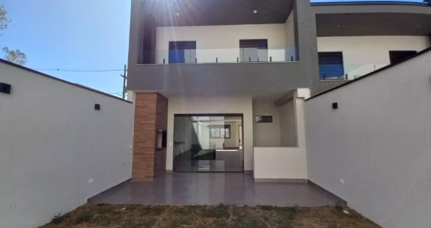 Lindo sobrado de 3 dormitórios, 2 vagas e área gourmet em Laranjeiras !