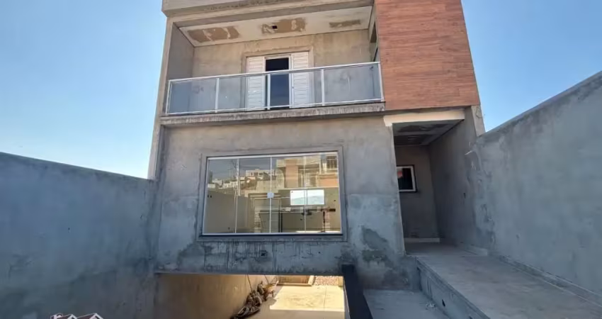 Lindo sobrado de 3 dormitórios e garagem subterrânea em Laranjeiras !