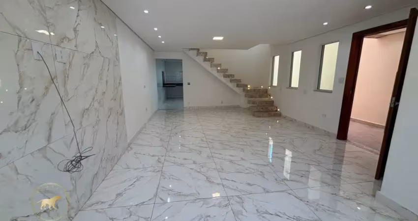 Sobrado com 3 dormitórios e garagem subterrânea com 6 vagas