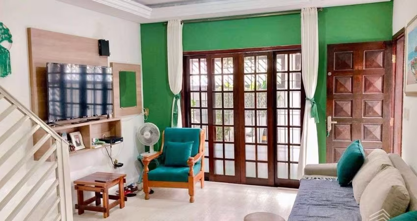 Conforto e lazer no Canto do Forte: Casa geminada com piscina e churrasqueira!