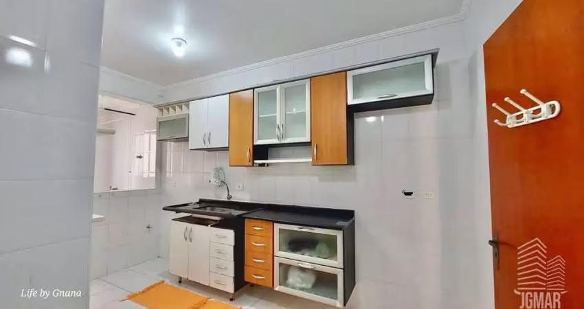 Apto com 2 dormitórios e 2 vagas semi mobiliado a 2 quadras da praia no forte
