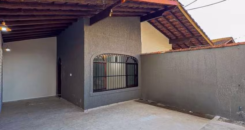 Casa Geminada 2 Dormitórios (1 Suíte) 3 Vagas (1 Coberta) Churrasqueira Carvão