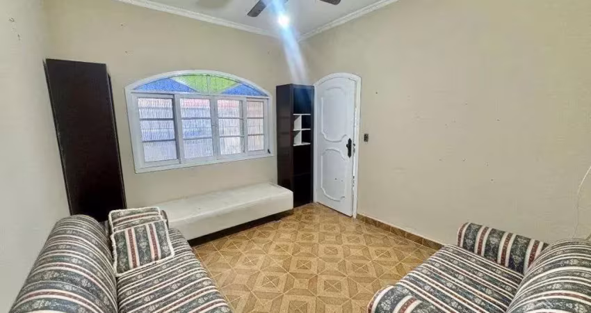 Casa geminada mobiliada com garagem coberta piscina churrasqueira 500m da praia