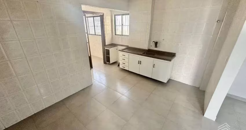 Apartamento 2 dormitórios espaçoso sacada envidraçada prédio com lazer 60m praia