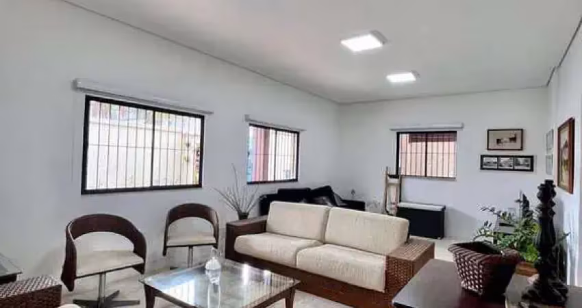 Casa isolada 4 dormitórios garagem 5 carros piscina churrasqueira semi mobiliada
