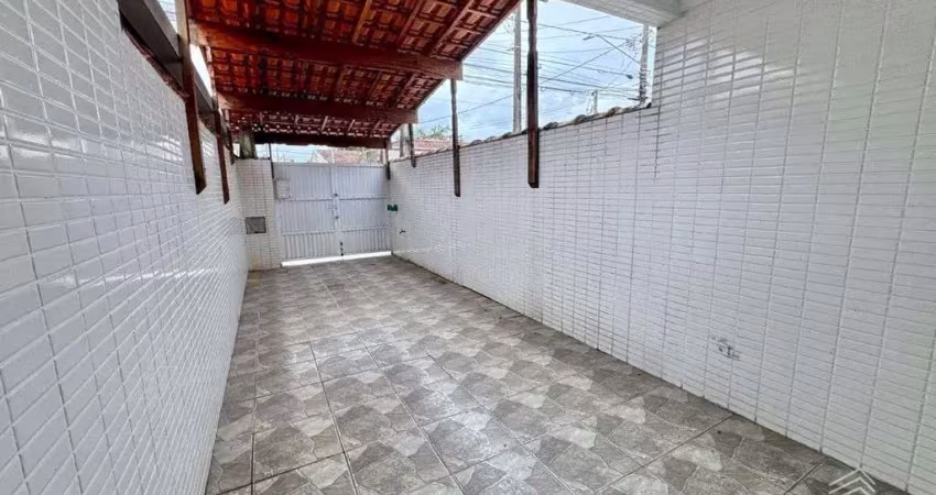 Escolha viver com propósito: casa geminada ampla e segura em praia grande