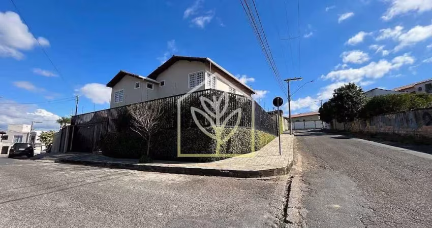 Casa 2 Andares de 480m², ótima localização