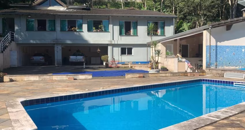 Chácara no Condomínio Jardim Club de Campo em Santo André