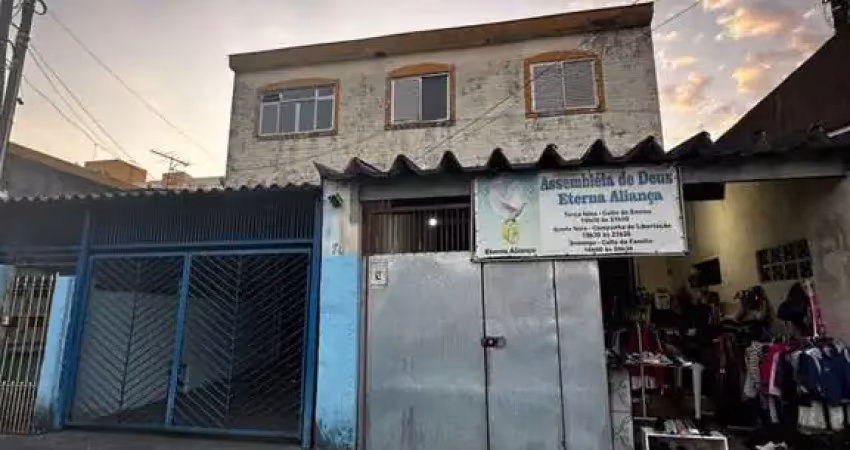 Prédio comercial e residencial com 02 salões e 02 apartamentos -ótimo para investidores
