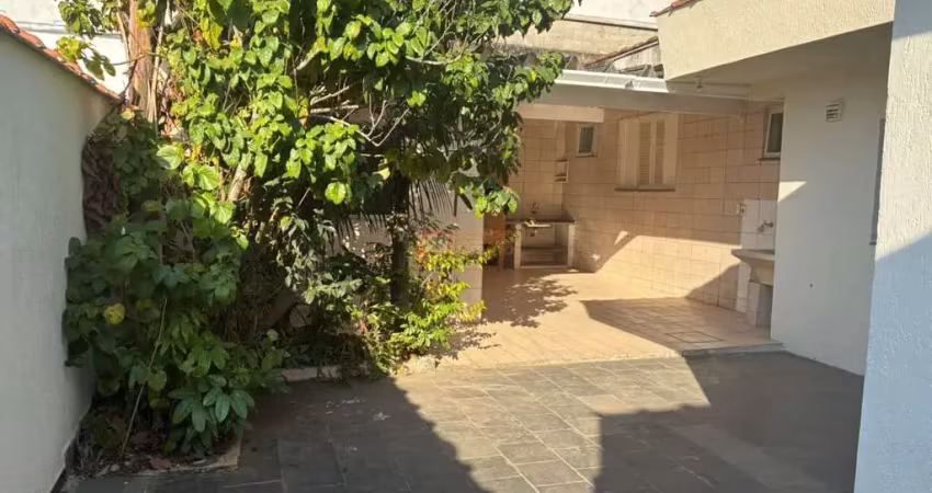 Casa térrea tipo assobradada no bairro jardim santo andré em santo andré.