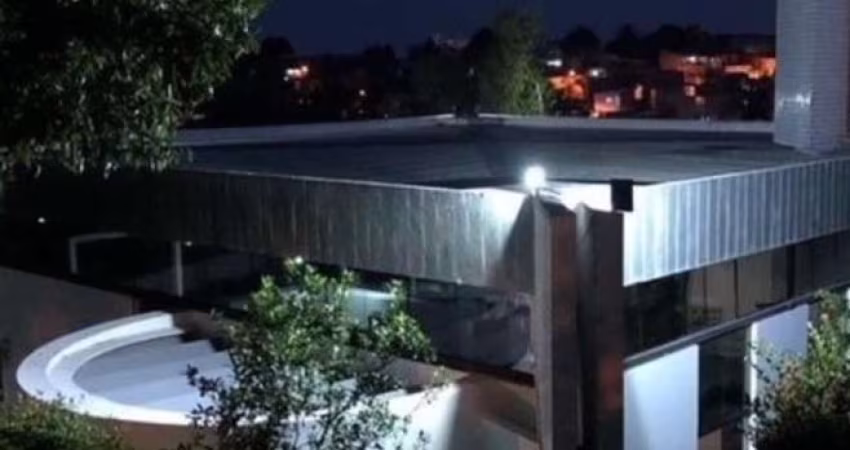 Casa modernista térrea com pé direito alto a venda no Encontro das Águas