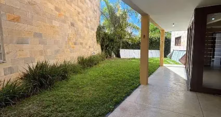 Locação anual ou venda- casa 4q em condominio - miragem