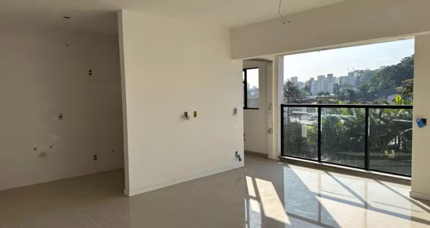 Apartamento com 3 dormitórios, sendo 1 suíte, bairro Glória, Joinville/SC