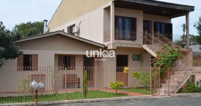 Duas casas, ambas com 2dorm, lareira, churrasqueira, garagem 4 carros