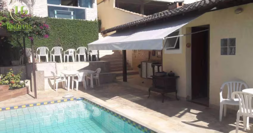 Linda casa em rua fechada para permuta em condomínio com área de lazer!