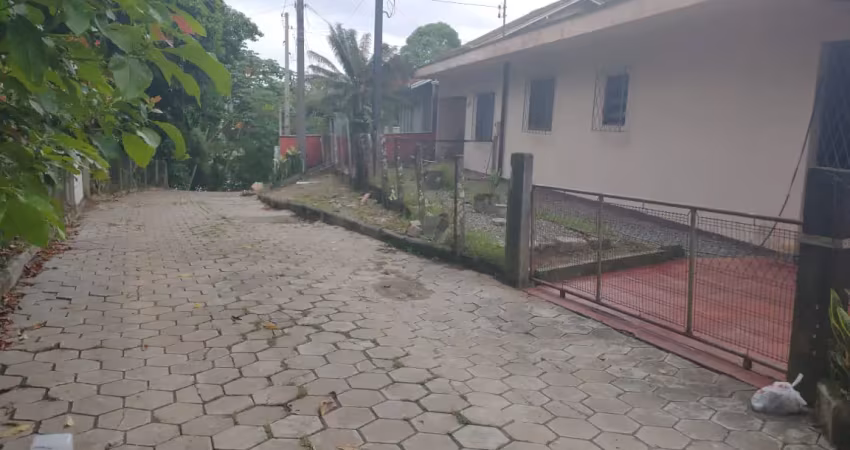 Casa averbada c/ 186m² com terreno de 4.497m²- aceita permuta.