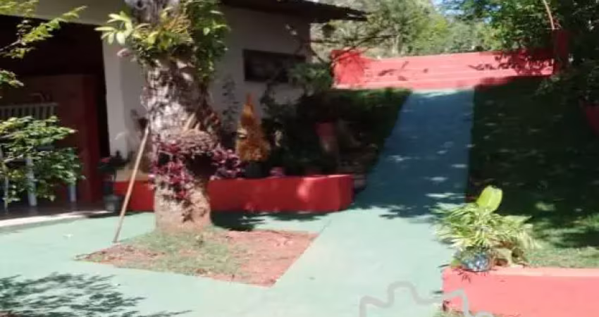 Ótima chácara em condomínio fechado! com piscina, churrasqueira e quiosque!