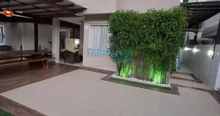 Casa 4/4, sendo 3 suítes, condomínio fechado, Abrantes, Estrada do Côco
