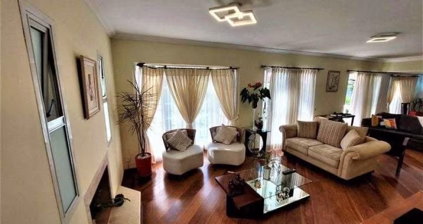 Por $1.100.000, desvenda-se a beleza arquitetônica. Com 306 m² de construção e 374 m² de terreno, 4 quartos, 2 suítes, um refúgio  prazeroso.