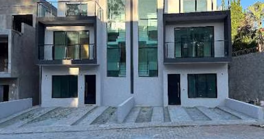 Situadas em uma área nobre da Granja Viana, proporcionam conforto e bem-estar em meio à natureza, com segurança 24 horas