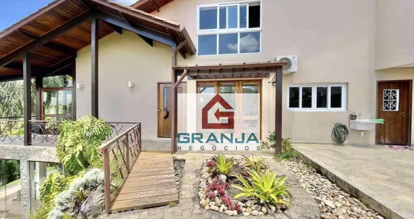 Lindo Imóvel Rústico, 4d/2sts, semi-térrea, gourmet, lareira e linda vista! 445 m² por R$ 1.890.000 - Granja Viana - Embu das Artes/SP