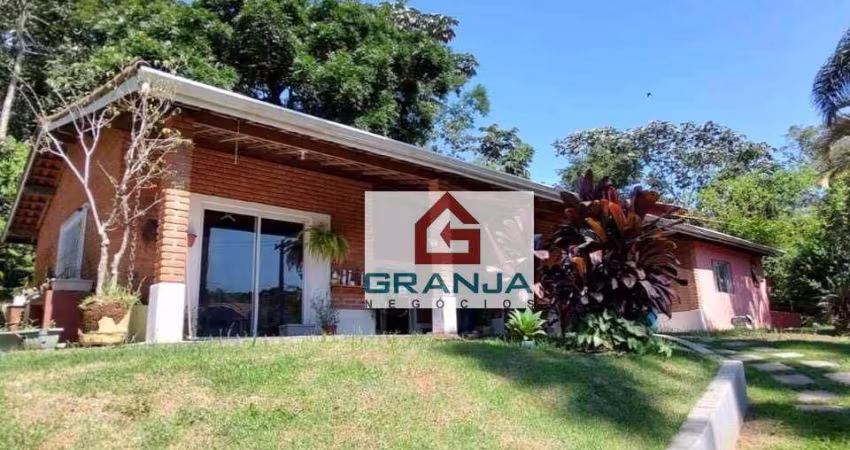 Casa em localização tranquila com 3 dorms/1sts, térrea, muito verde! à venda, 199 m² por R$ 820.000 - Jardim Colibri - Embu das Artes/SP